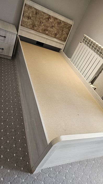 1 kishilik yotoq divan va matras sotiladi. Zudlik bilan