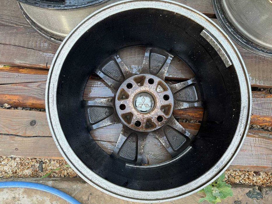 продам заводские диски митсубиси паджеро