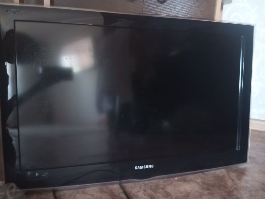 Продам телевизор Самсунг 90см