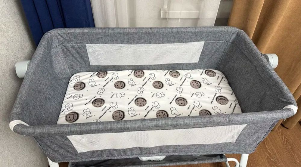 Продам приставную кроватку