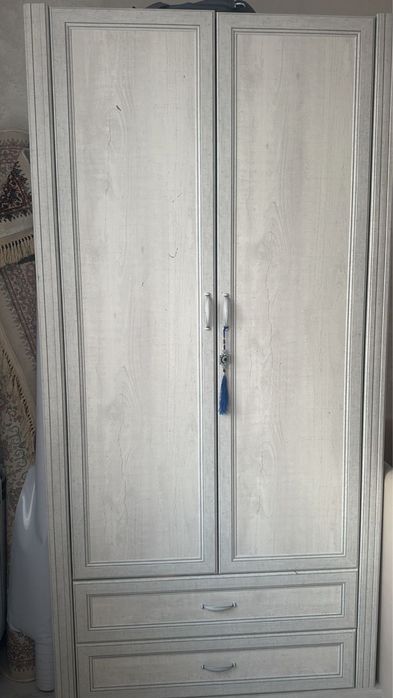 Продам шкаф с комодом