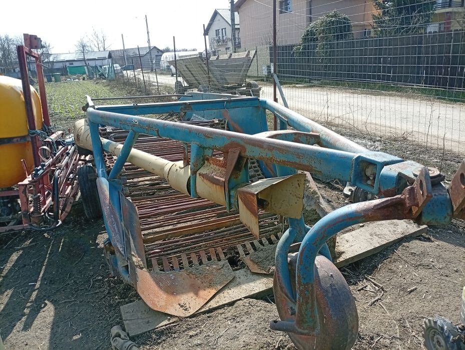 Vând banda de scos cartofi și mașina de plantat cartofi la pachet