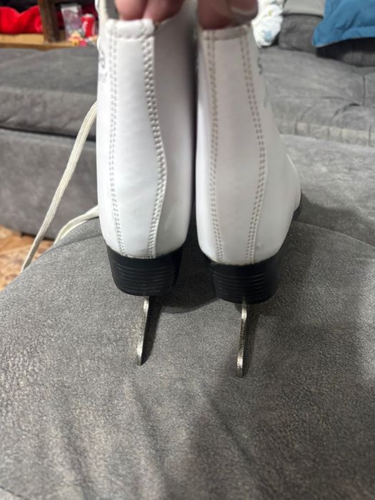 Продам коньки для девочки.