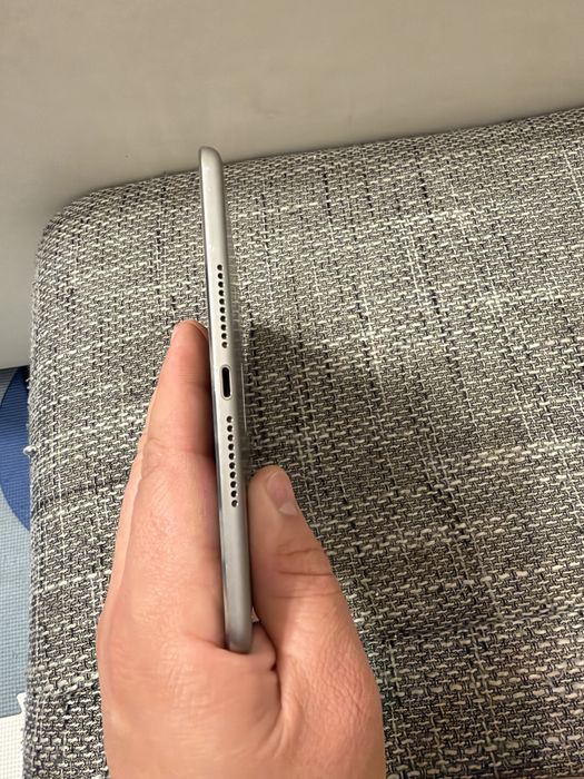 Apple iPad mini 4 – 128GB – Wi-Fi + Cellular – Stare buna