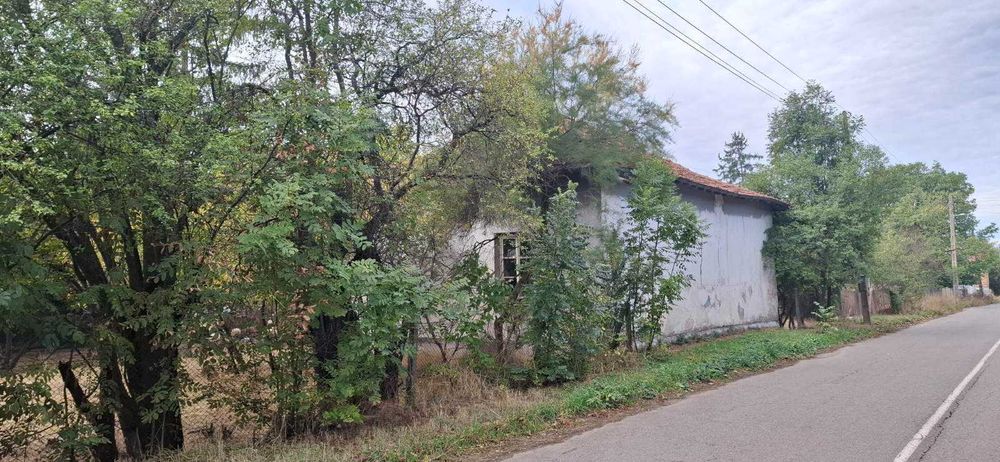 Продавам Къща с Двор/1500кв.м/  - с.Василовци обл.Софийска