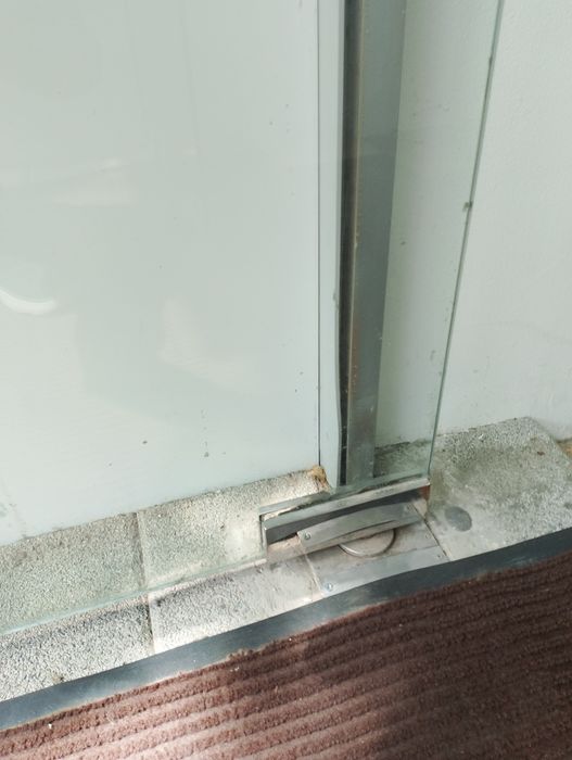 Стеклянные двери ремонт