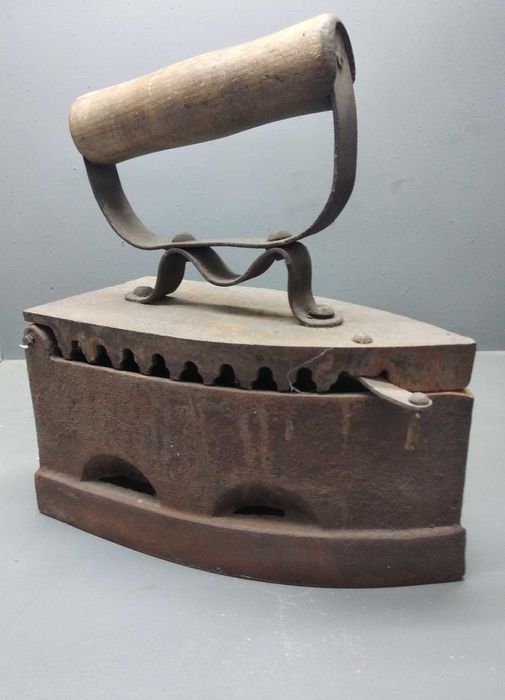 Старинный утюг СССР