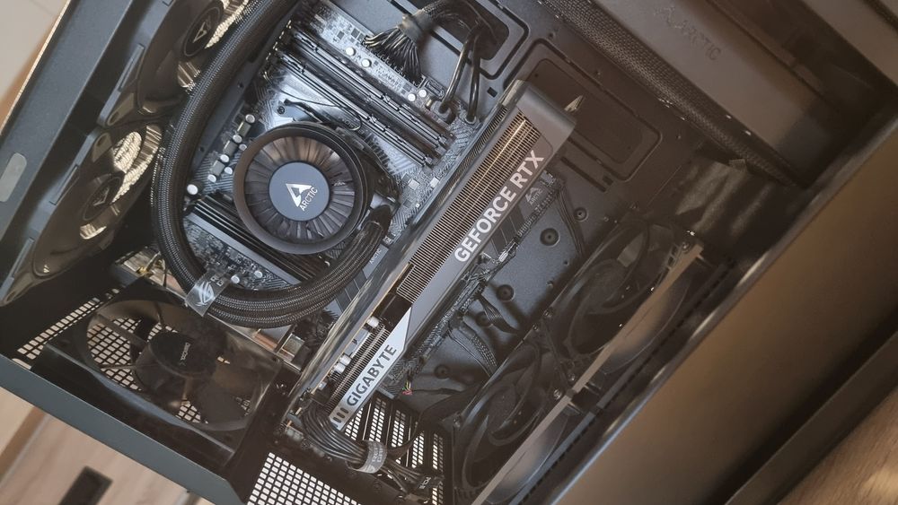 Продавам дънна платка Asrock B650M pg lighting