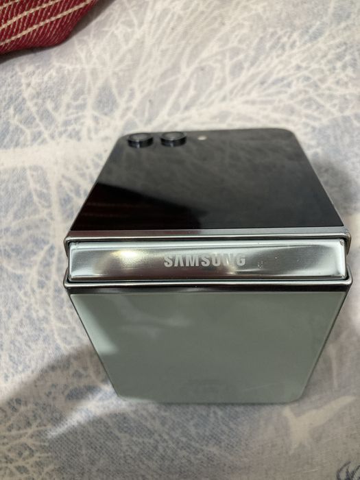 Samsung z flip 5 за части