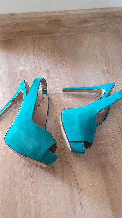 Дамски летни отворени обувки на платформа