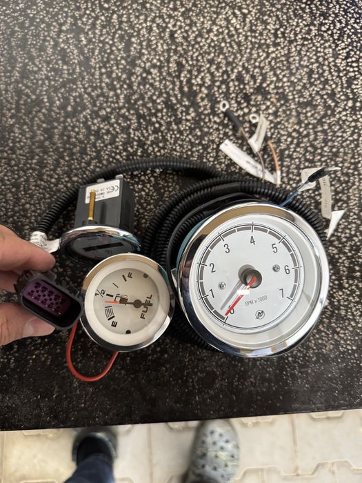 De vanzare ceasuri motor barca (Mercury)