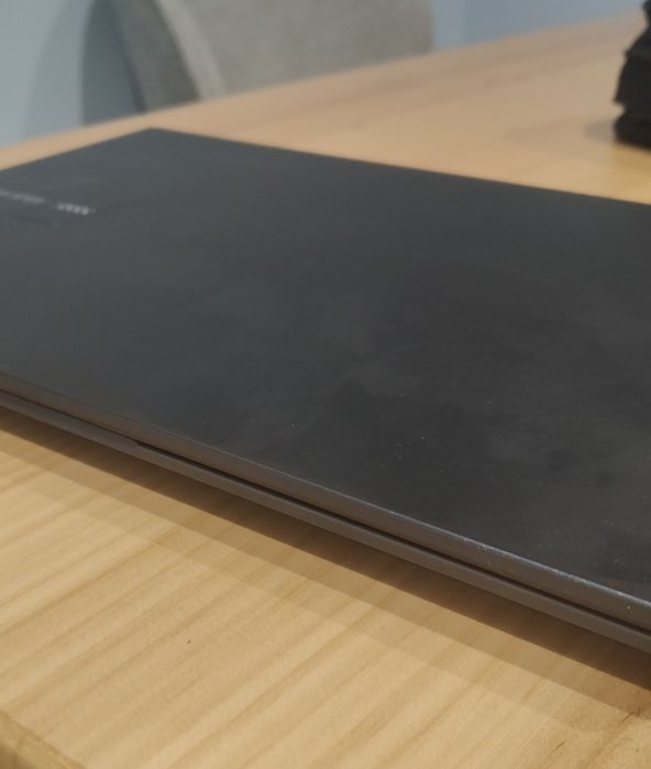 Лаптоп Asus      .