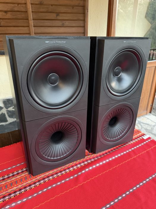 Продавам Kef Q60