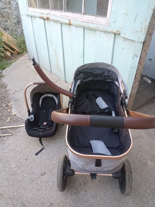 Продам коляску и стульчик для кормления