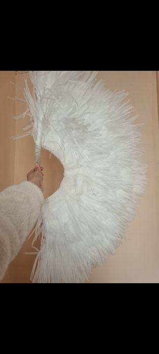 Веер 5 мын белый пушистый