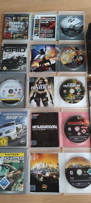 Consolă (PS3) + 2 Controllere + 12 Jocuri, Perfect Funcțională
