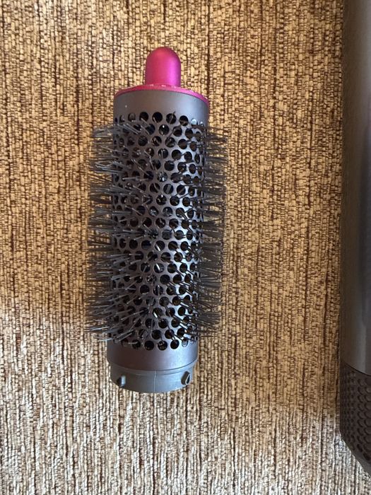 Dyson стайлер.