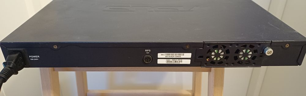 Router switch ASUS Gigax 2024x 2 porturi gigabit, 2 SFP, 24 porturi, stare ok