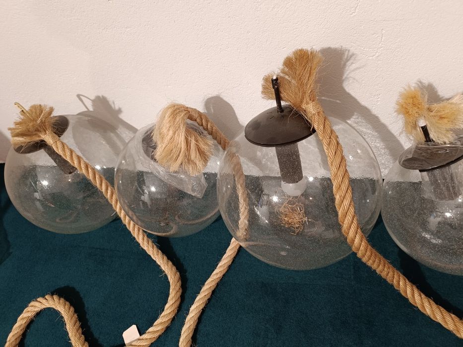 Lampă scandinavă suspendată cu glob de sticlă