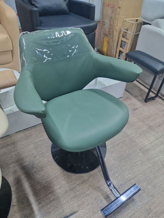 Парикмахерское кресло