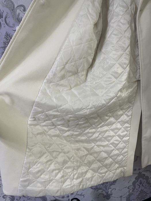 Длинное белое пальто: 1