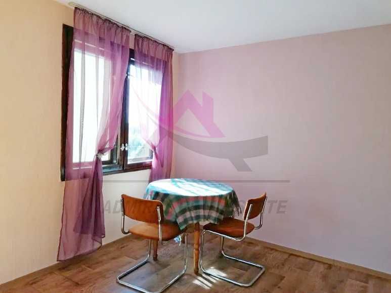 Дава се под наем Двустаен апартамент в Варна, Колхозен пазар - 45 кв.м за 240 € - Снимка #1