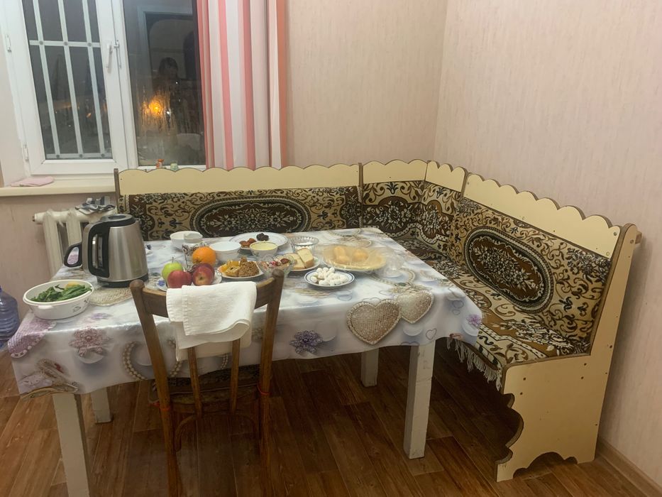 Кухонный уголок и стол