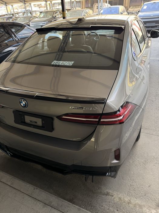 BMW i5 35L srochno
