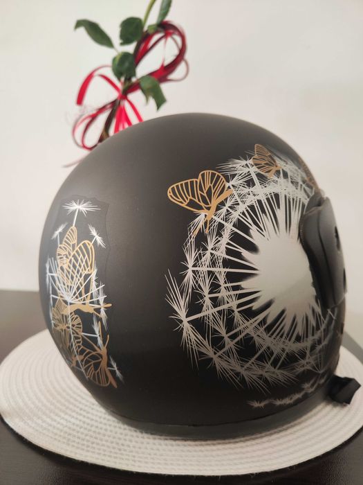 Дамска каска за мотор