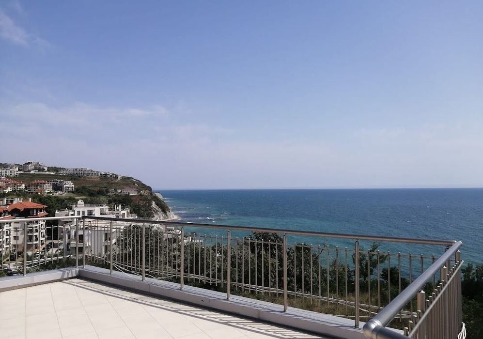 апартамент на 1-ва линия в  Бяла с гледка море