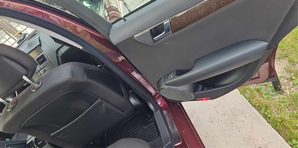 Mercedes C 220 w204 2007  foarte  intretinut,  PENTRU PRETENTIOSI