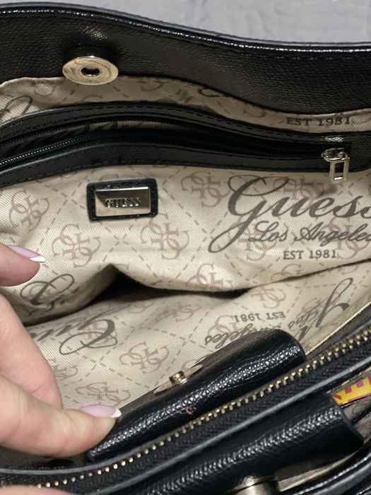 Чанта Guess черна лачена
