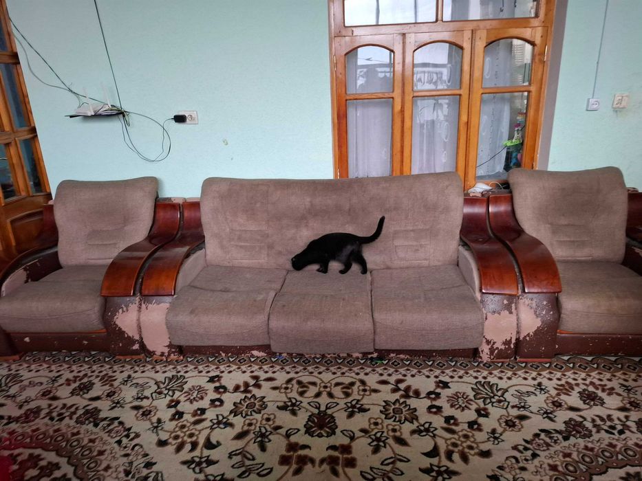 диван раскладушка и два кресла в хорошем состоянии