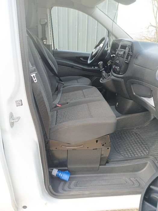 Vând Mercedes vito