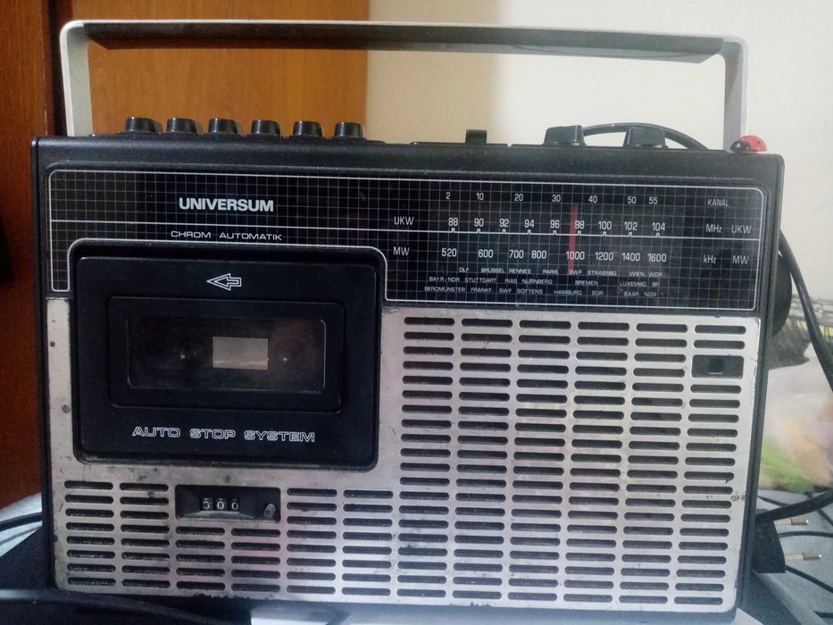 Vând radio Derby Carrera   în stare foarte bună.