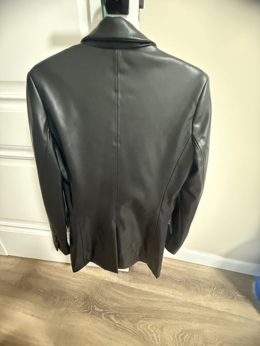 Продам пиджак эко кожа s