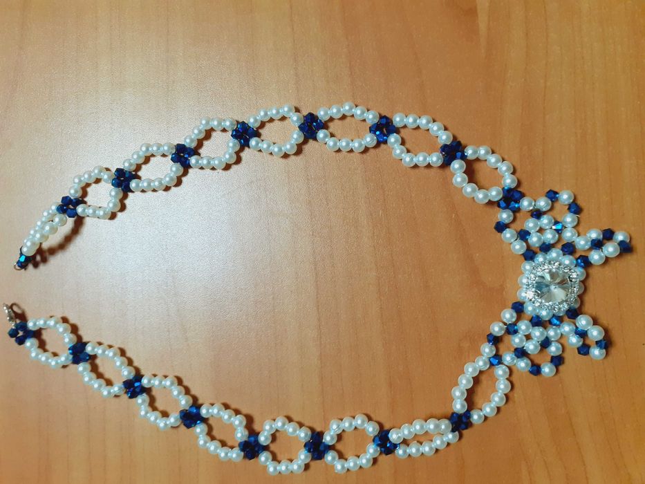 Галстук из бусин