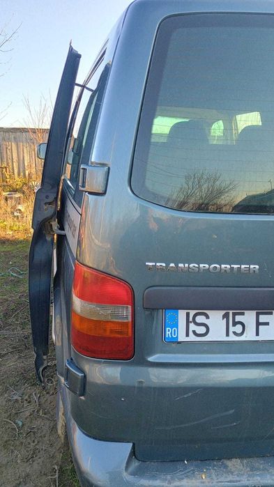 Mașina VW T5 de vanzare