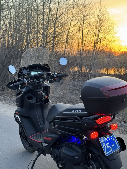 Продам скутер танк новый !