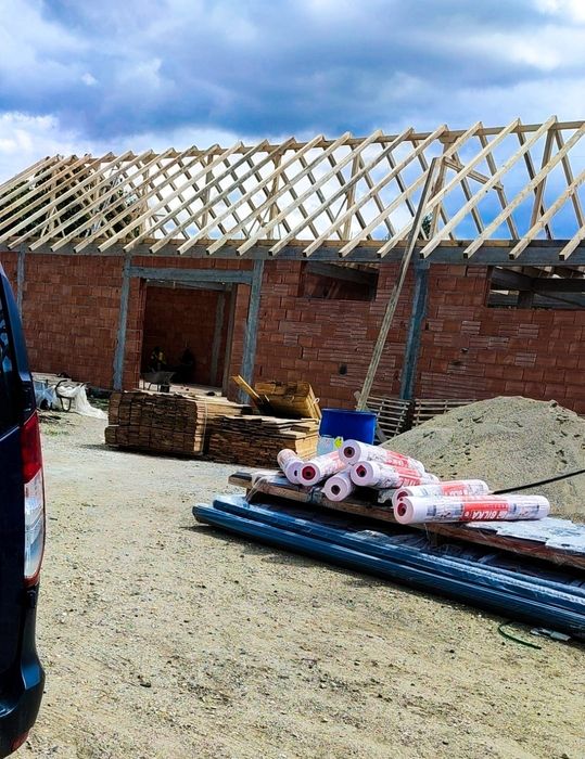 Montaj acoperis tigla metalica si ceramica reparatii de urgență etca