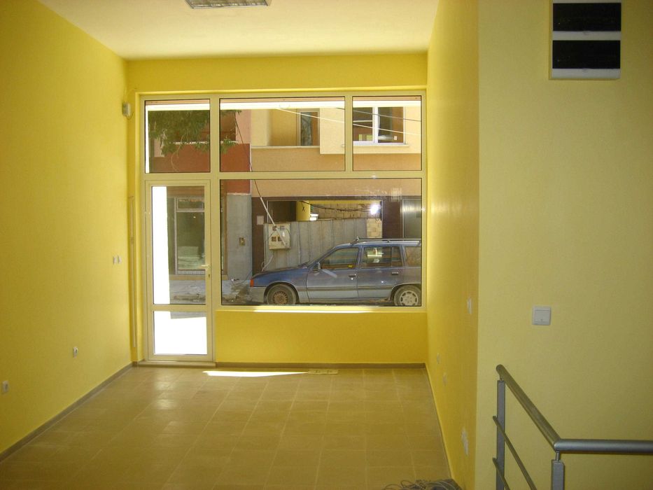 Дава се под наем Магазин в Варна, Колхозен пазар - 80 кв.м за 357 € - Снимка #1