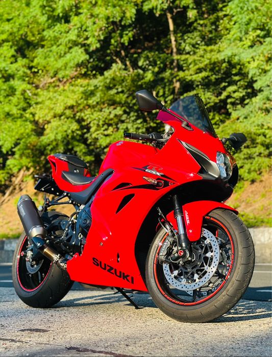 Se vinde Suzuki GSX-R 1000 , pentru pretențioși.
