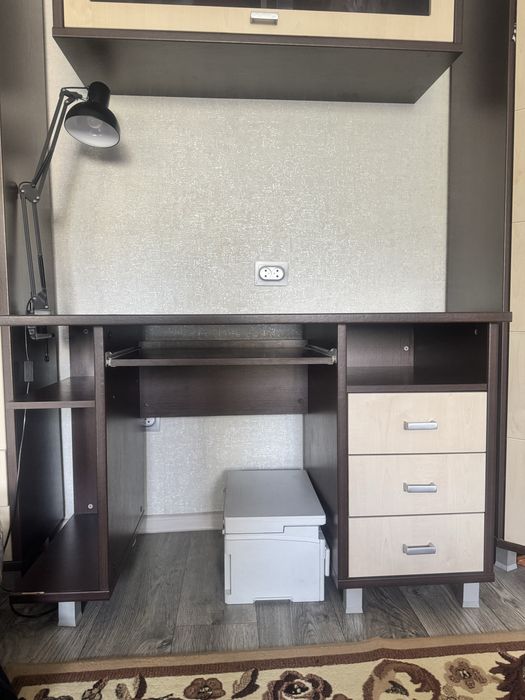 Продам письменный рабочий стол и навесную полку