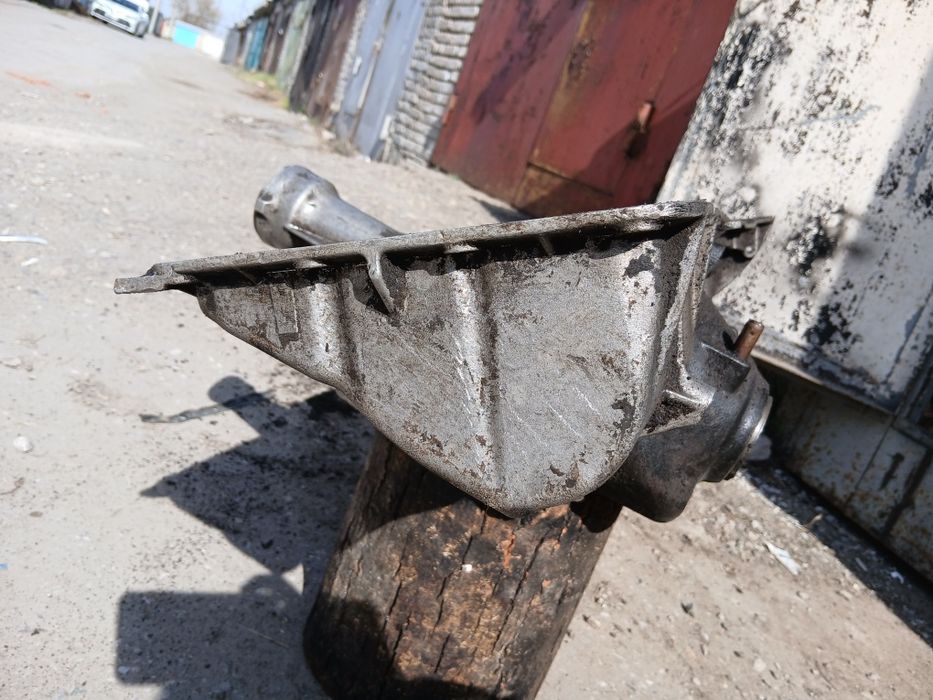 Поддон с рудуктором Бмв е34 525 ix...