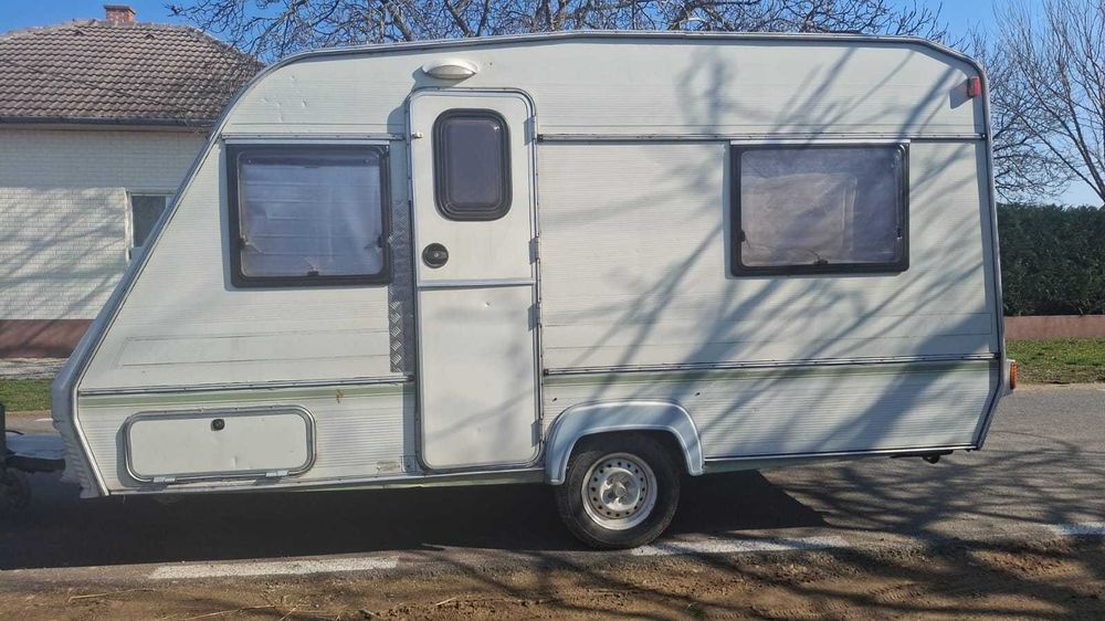 Rulota Adria pentru 4 persoane mobilata si utilata