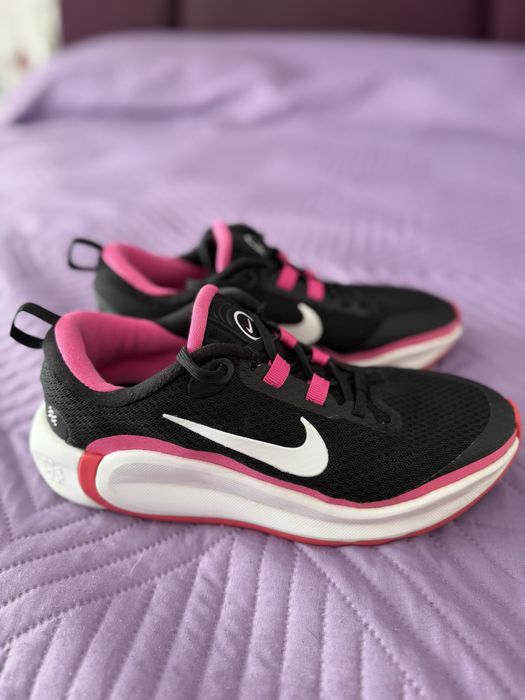 Маратонки Nike 37.5 номер