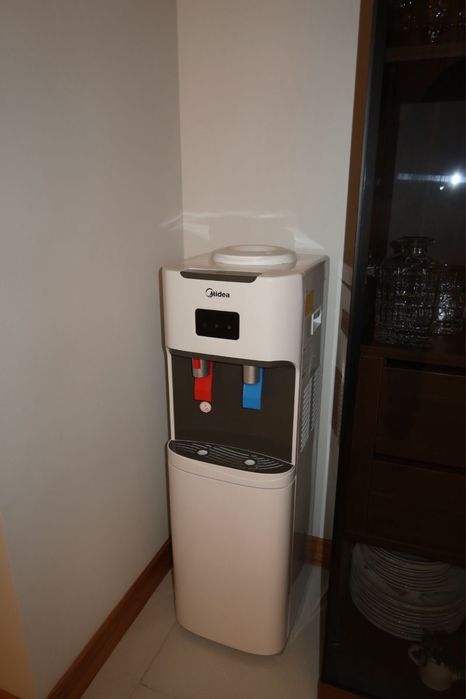 Кулер для воды в отличном состоянии