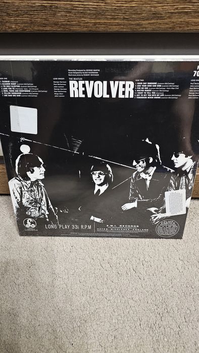 Продается виниловая пластинка THE BEATLES-REVOLVER, 1966 г.