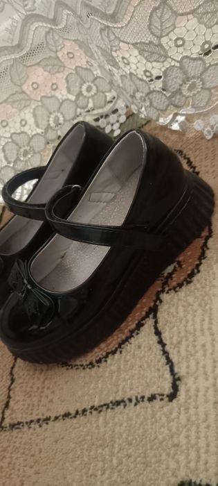 Продам туфли детские на девочку