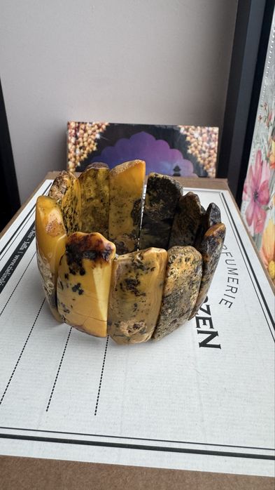 Браслет из зеленого янтаря